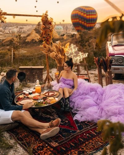 cappadocia breakfast with balloons on rugs